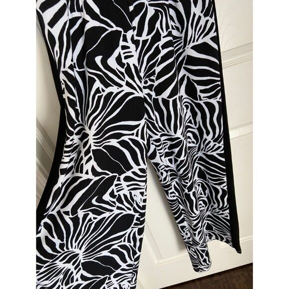 Body Language Black and White Jumpsuit (Size Small) - Picture 4 of 8